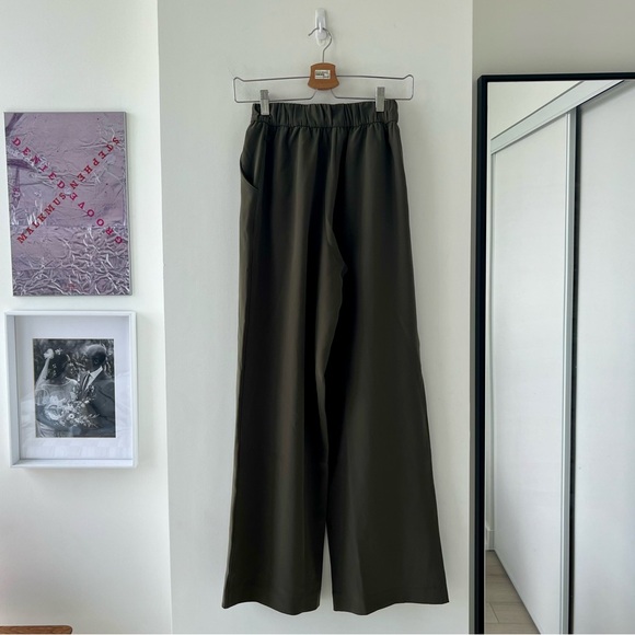 Lululemon Noir Pant
Dark Olive - Picture 6 of 7